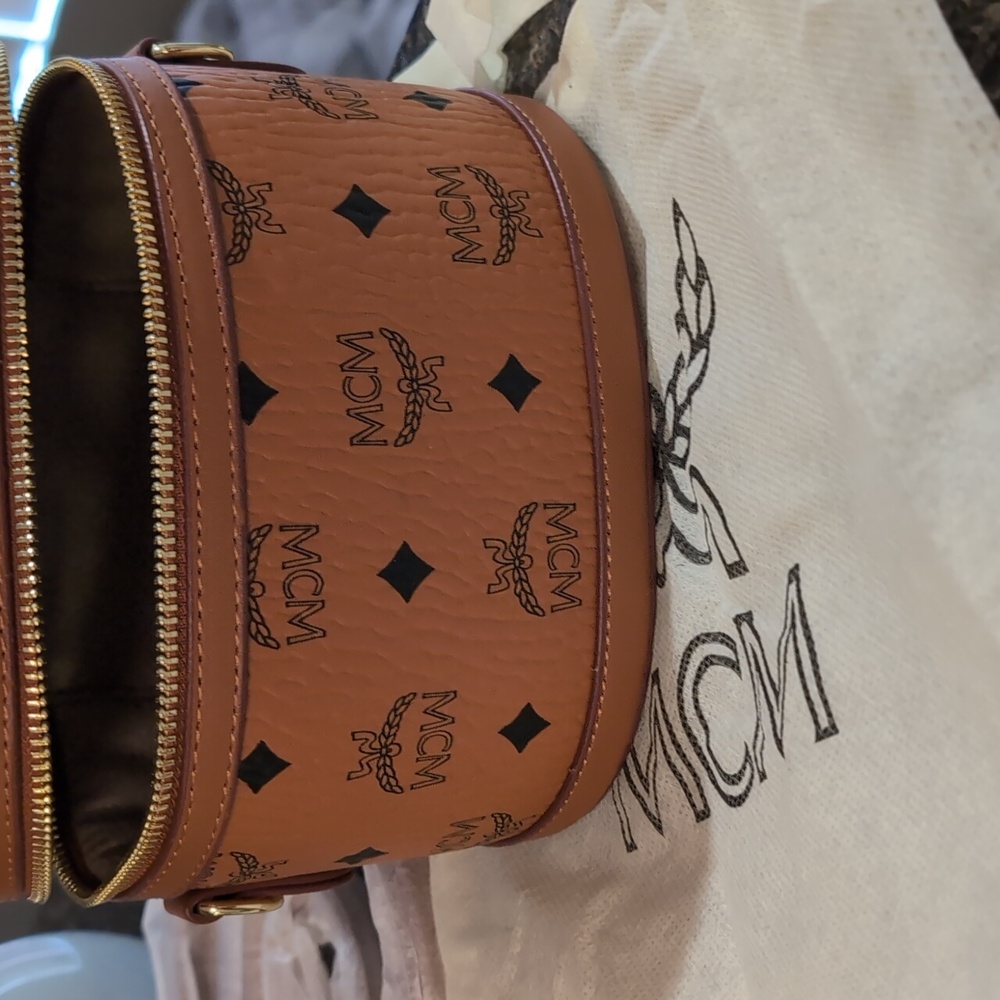 Source Unknown Tan Monogram Cosmetic Case NWT - image 8